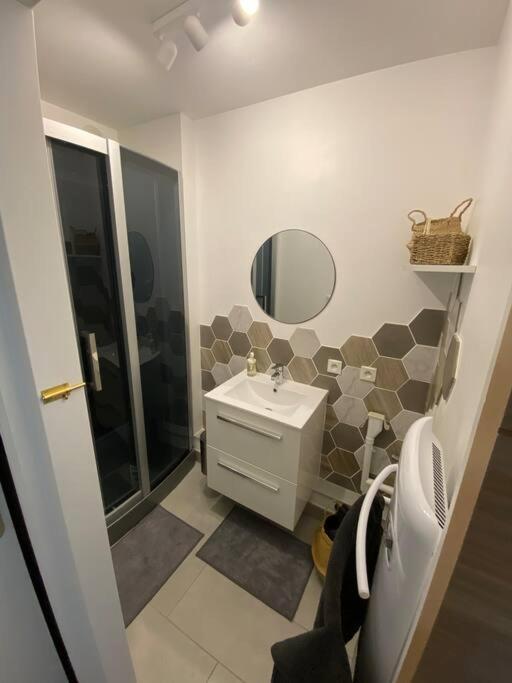 A 50 M De La Plage, Appartement De 35 M2 : Les Pieds Sales Bréhal Exterior photo