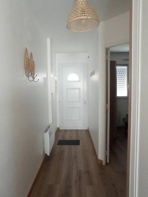 A 50 M De La Plage, Appartement De 35 M2 : Les Pieds Sales Bréhal Exterior photo