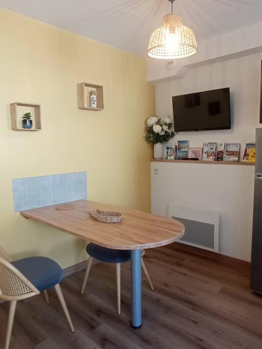 A 50 M De La Plage, Appartement De 35 M2 : Les Pieds Sales Bréhal Exterior photo