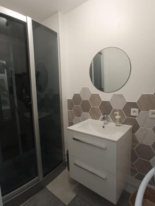 A 50 M De La Plage, Appartement De 35 M2 : Les Pieds Sales Bréhal Exterior photo