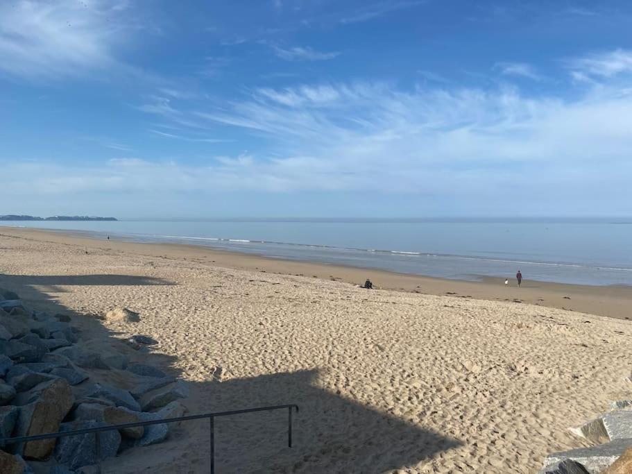 A 50 M De La Plage, Appartement De 35 M2 : Les Pieds Sales Bréhal Exterior photo