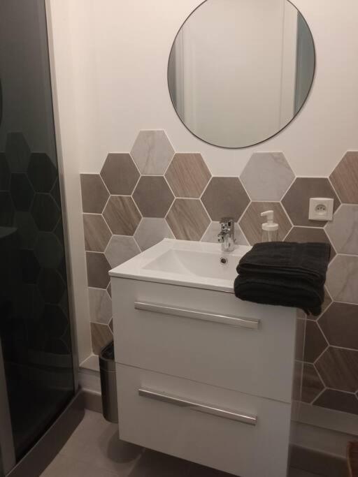 A 50 M De La Plage, Appartement De 35 M2 : Les Pieds Sales Bréhal Exterior photo